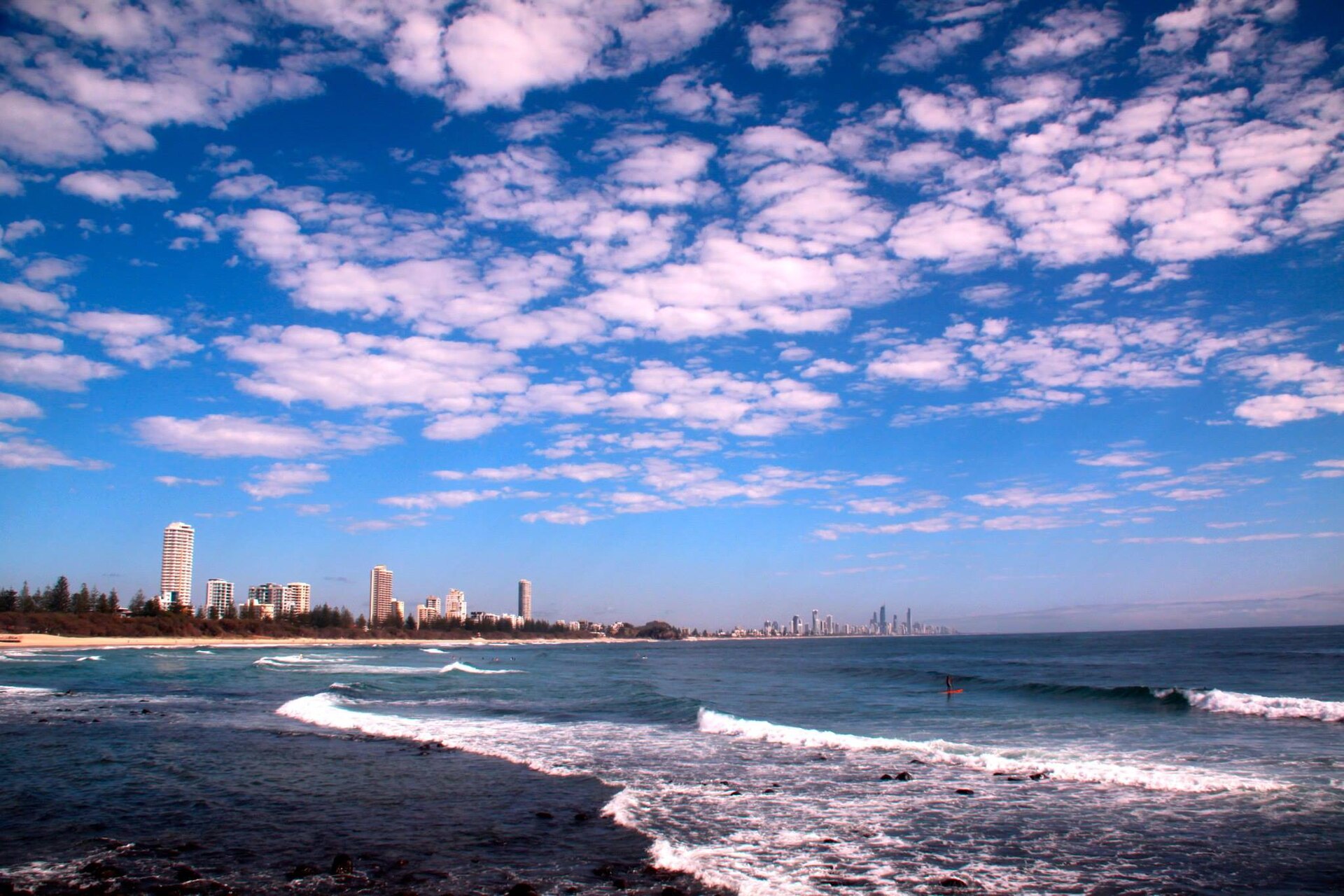 A clear day on the ocean at Burleigh Heads