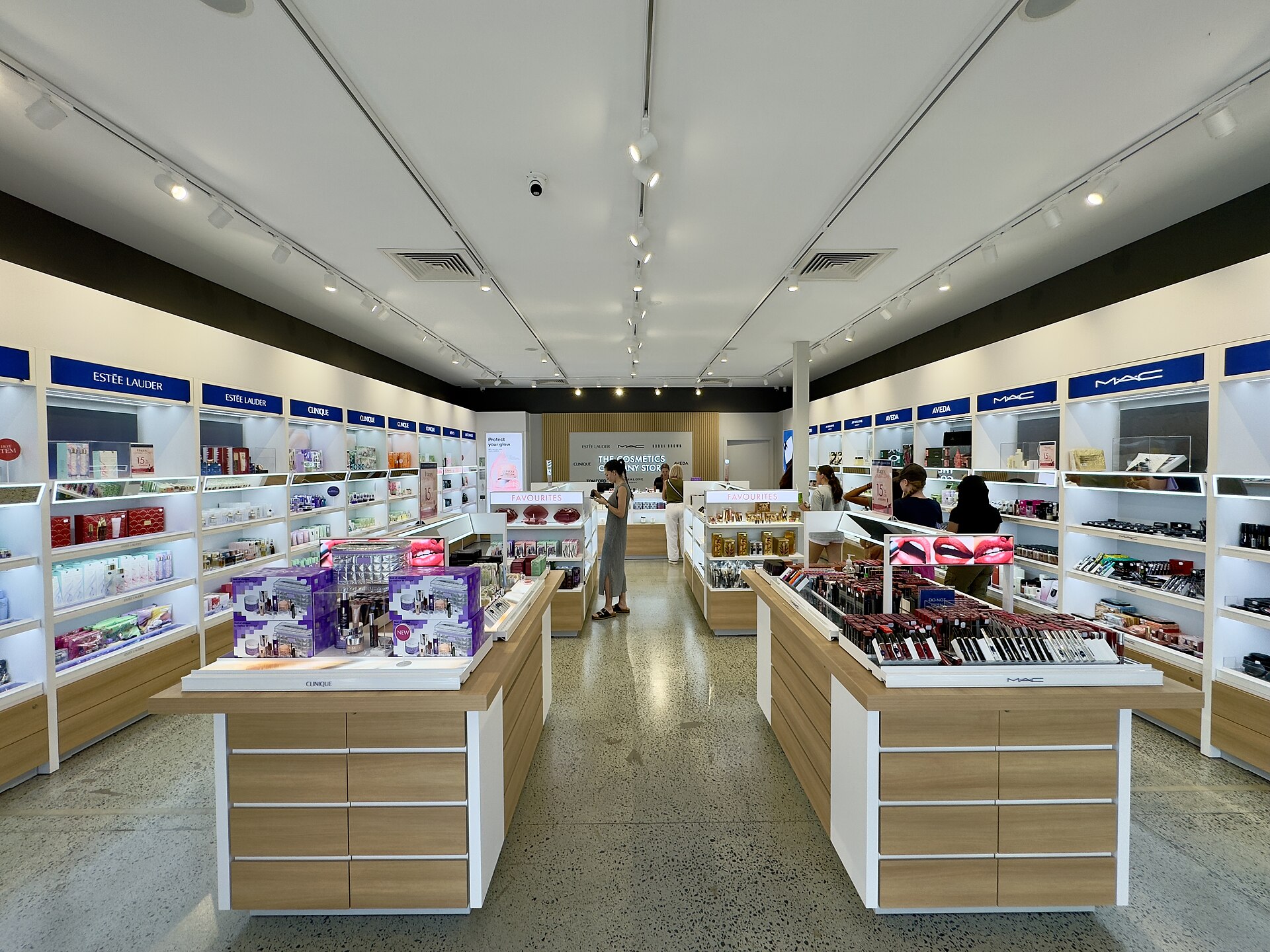 A shop inside Harbour Town Shopping Centre in 2025