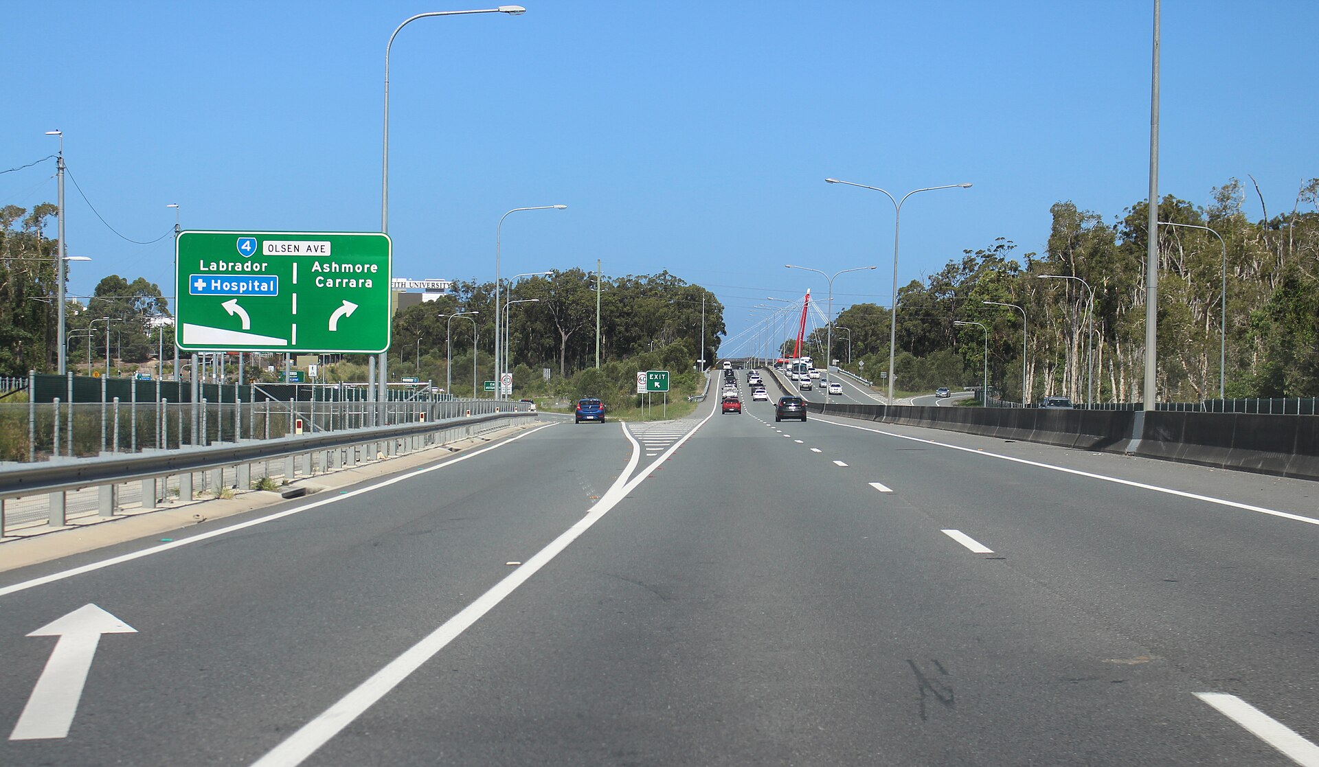The Smith Street Motorway eastbound at the exit to Olsen Avenue (photographed in 2018)