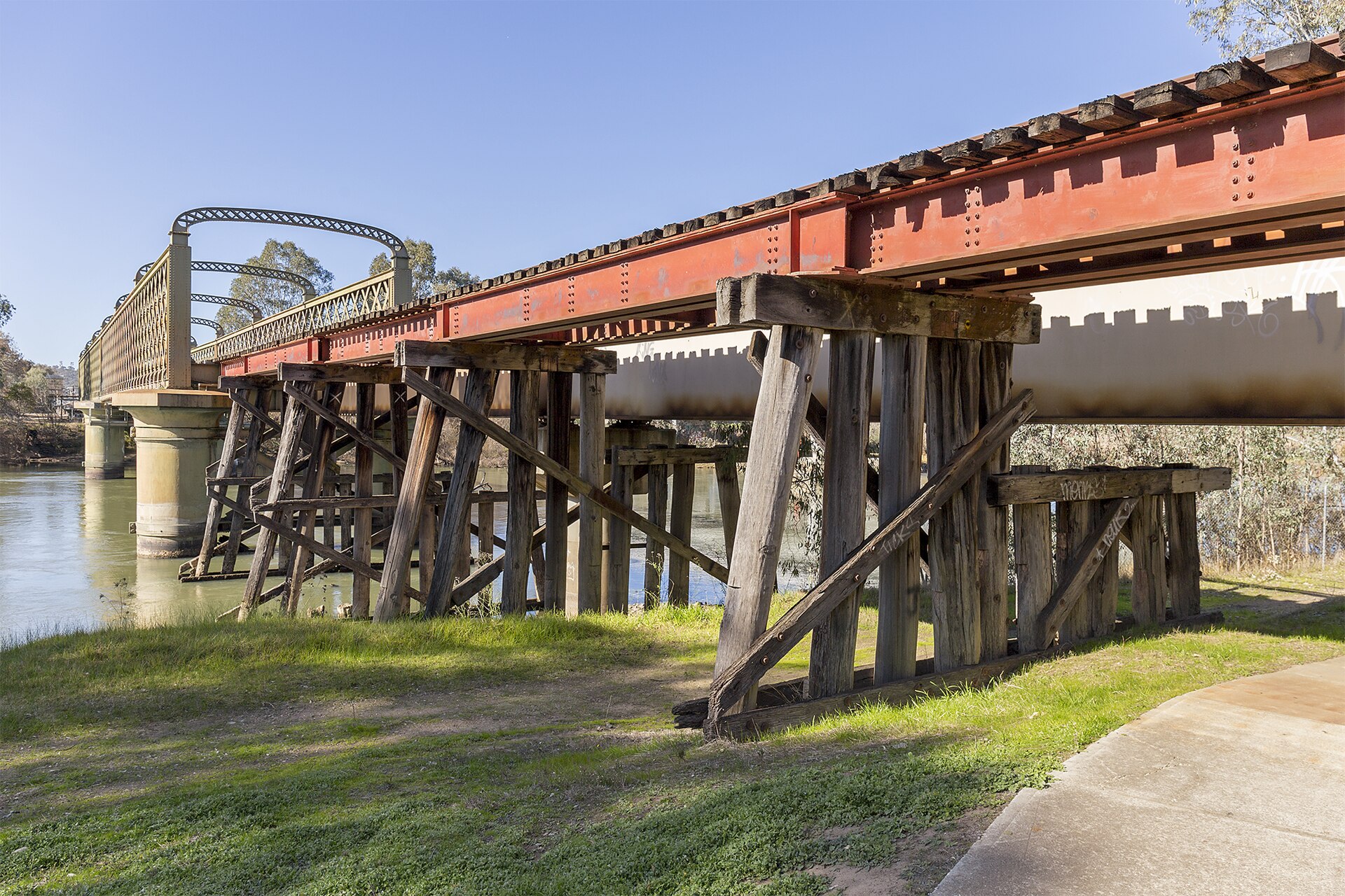 Albury Wodonga Rail Bridge over the Murray River, seen from the Victorian side