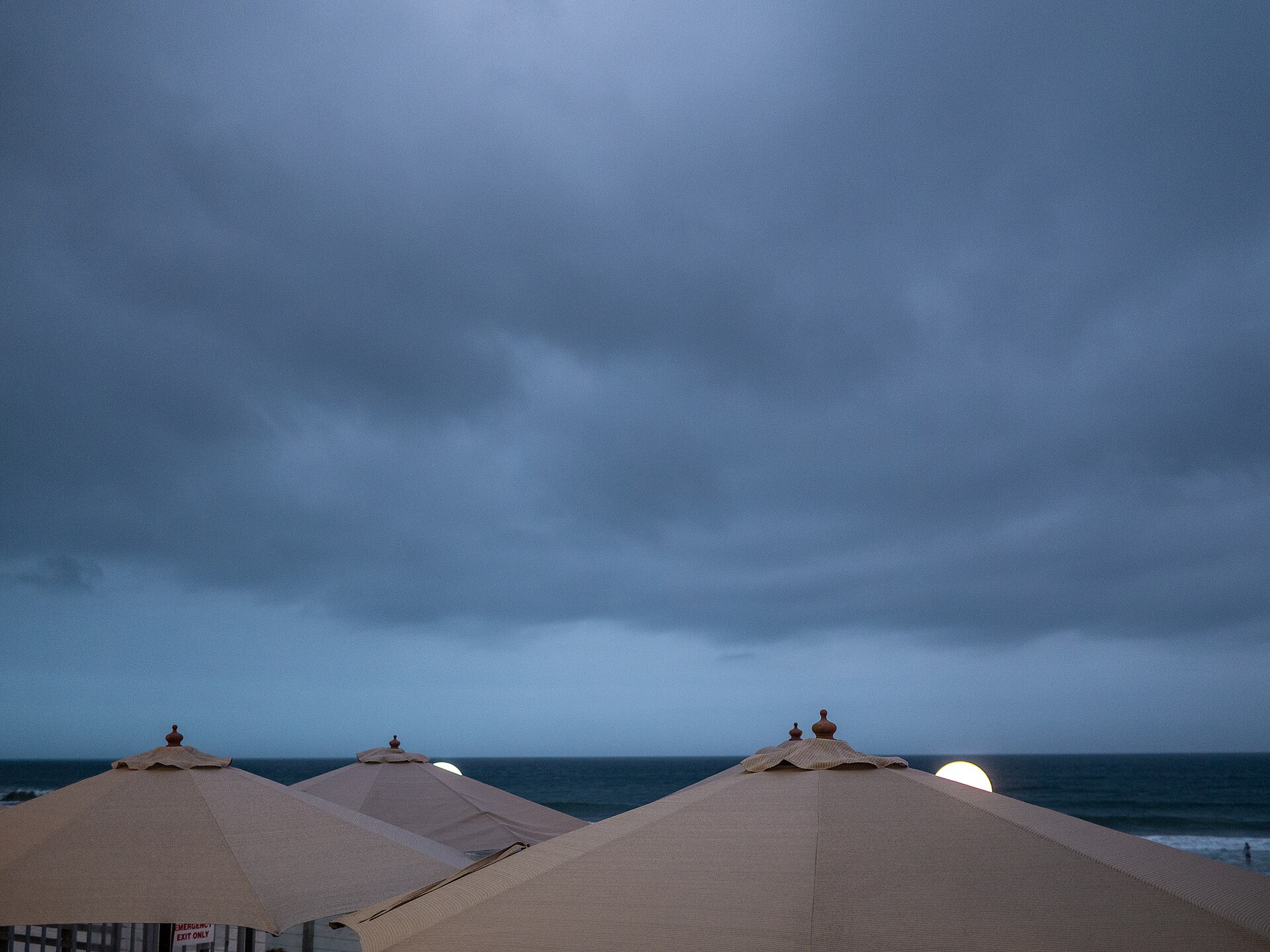 Stratocumulus cloud over the sea at Palm Beach, seen from the surf life saving club on Jefferson Lane (the photographer titles it as dusk)