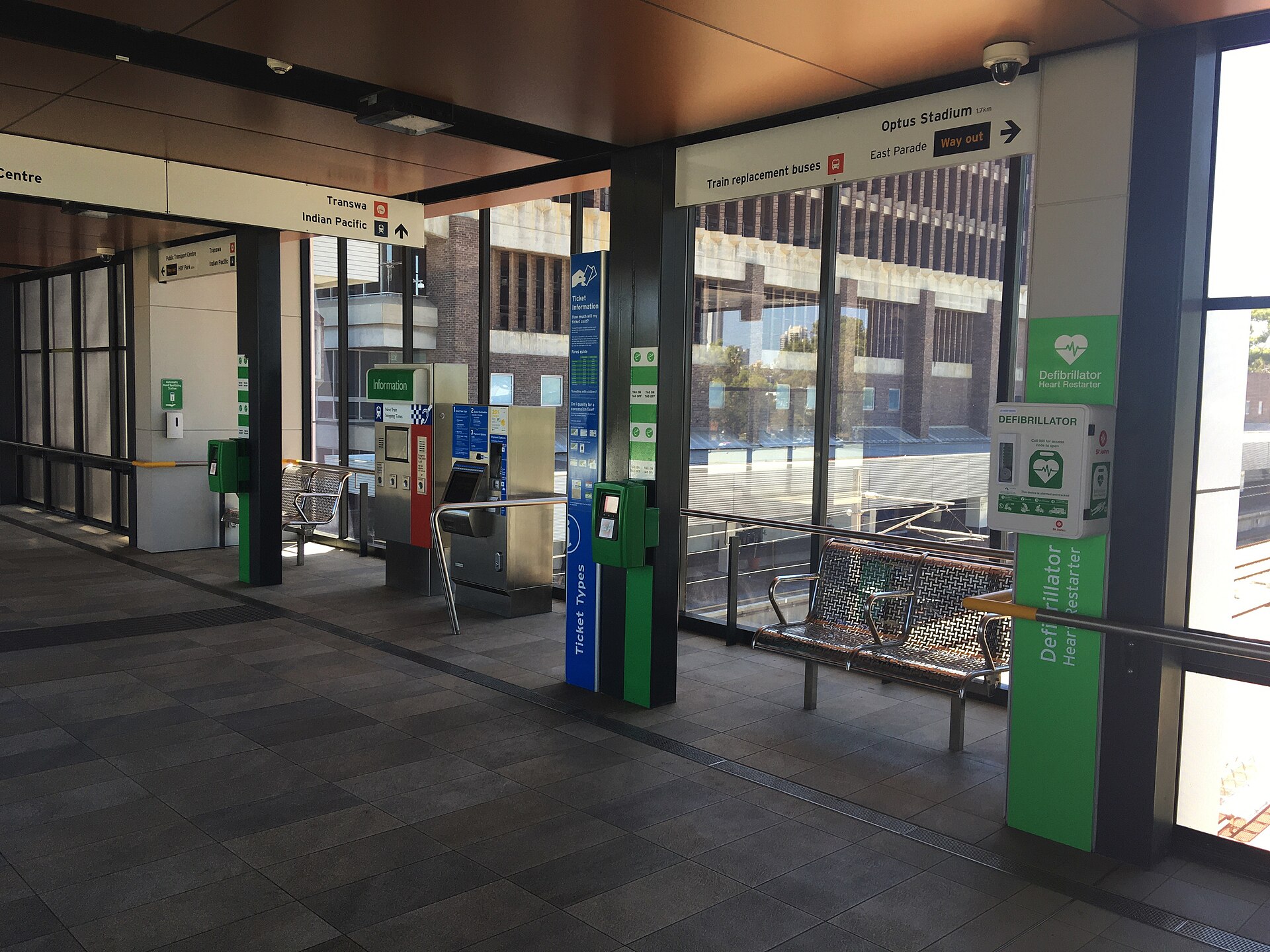 A ticket machine and SmartRider tag-on point at East Perth railway station, February 2021