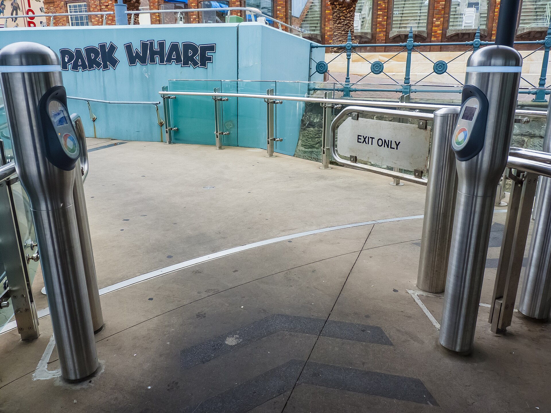 A fixed Opal card reader at Milsons Point ferry wharf in January 2014