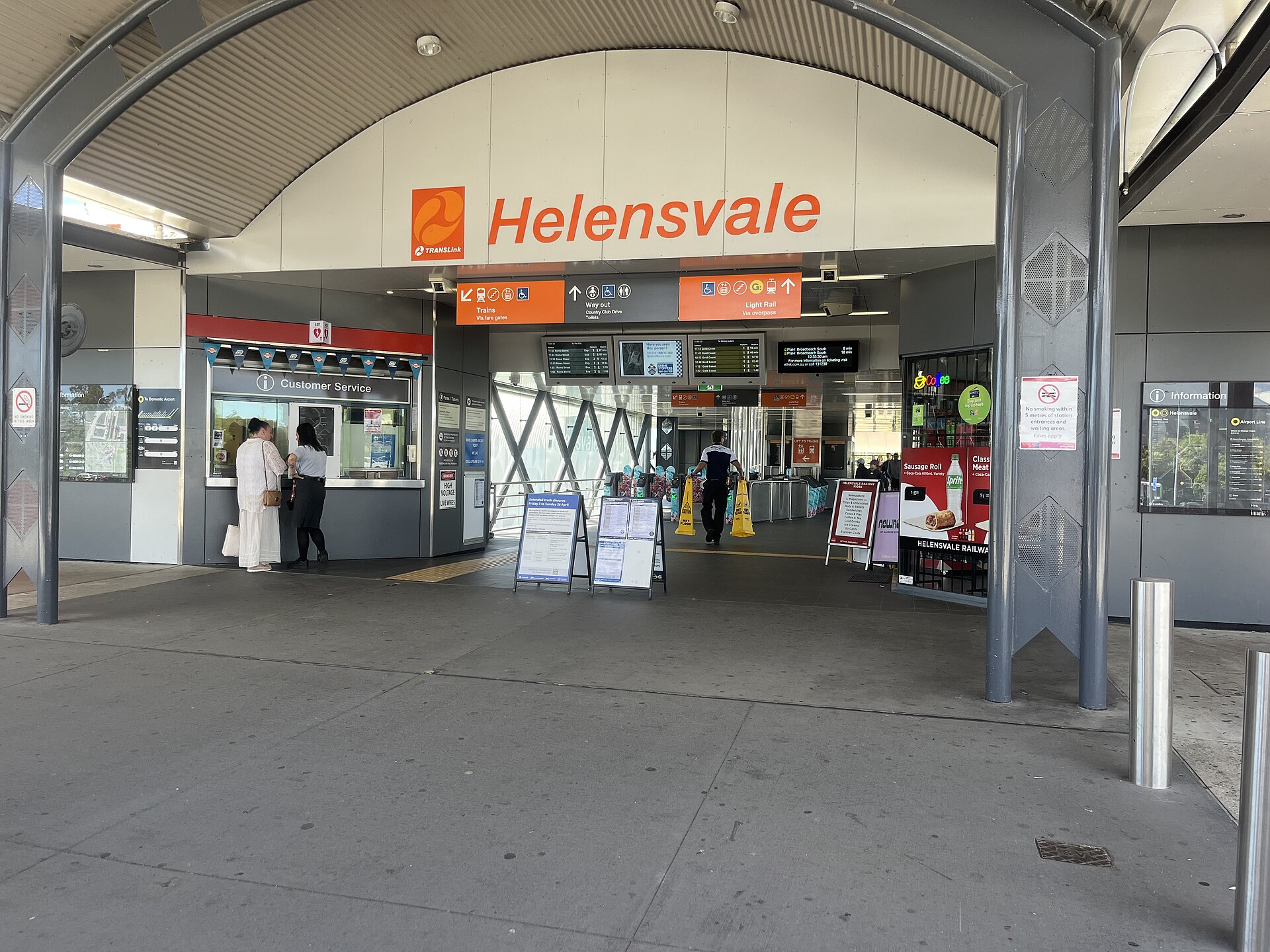Helensvale station main entrance