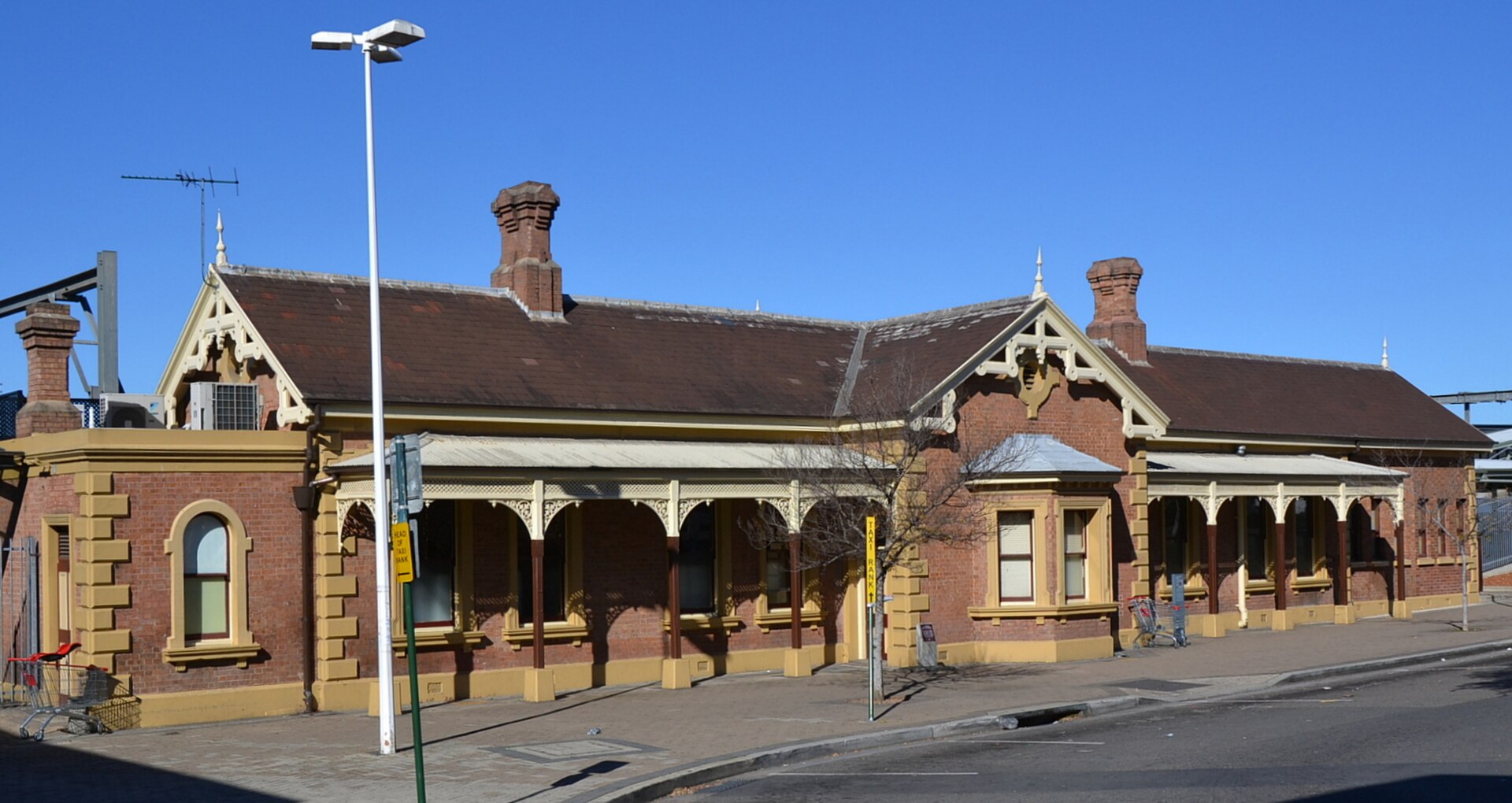 Liverpool railway station platform and station building